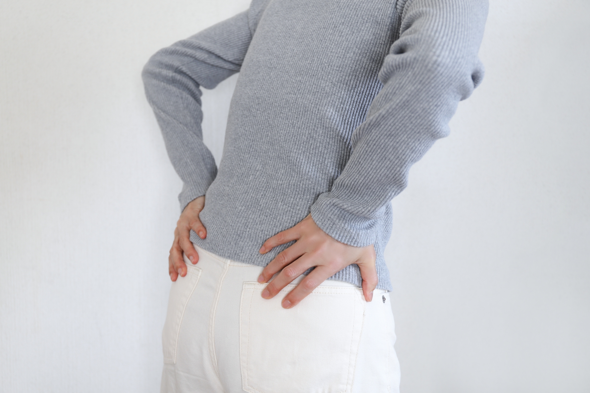 日常の姿勢や体のバランスを意識している女性のイメージ